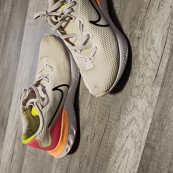 Nike renew shoes - Picture 2 of 6